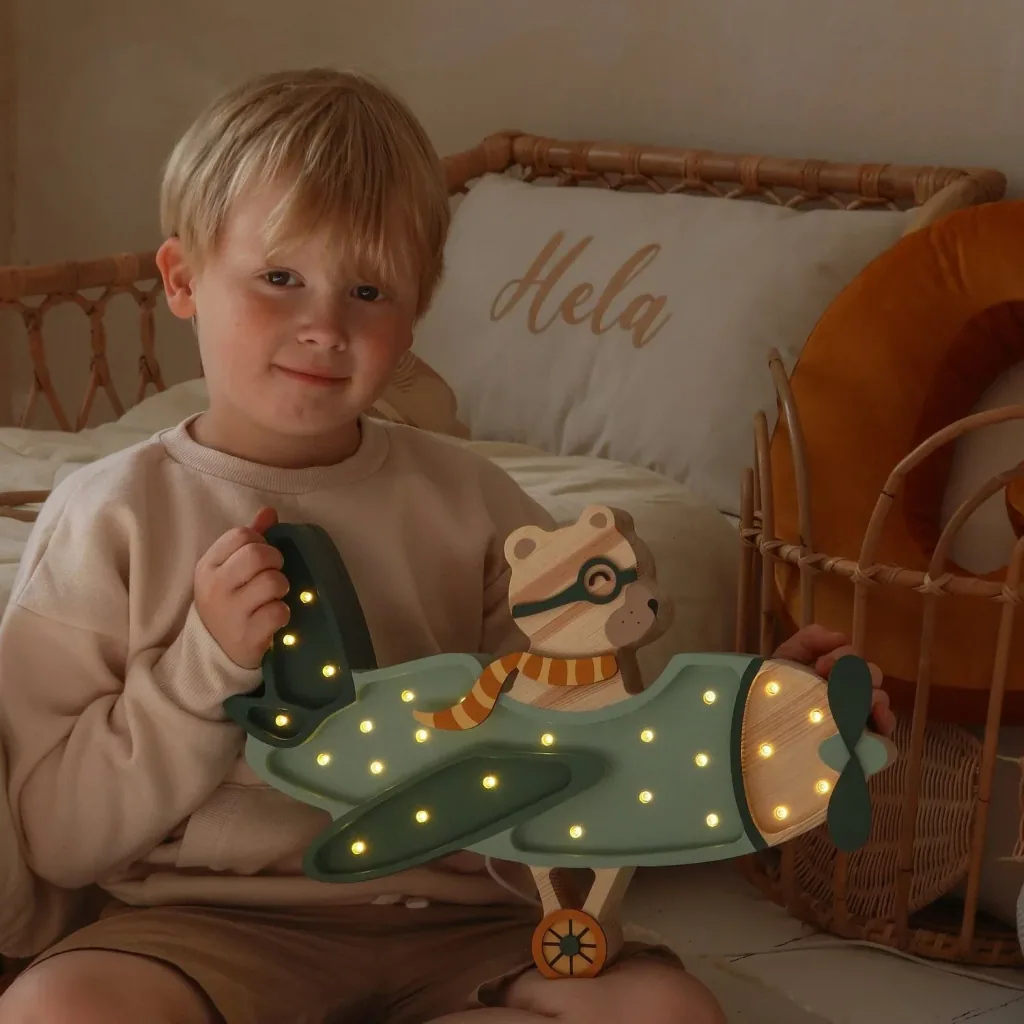 Little Lights Nachtlicht Kinder, Nachtlampe Vintage-Flugzeug - 100% Kiefernholz natur, Farbe: Khaki pastellfarbener Bär