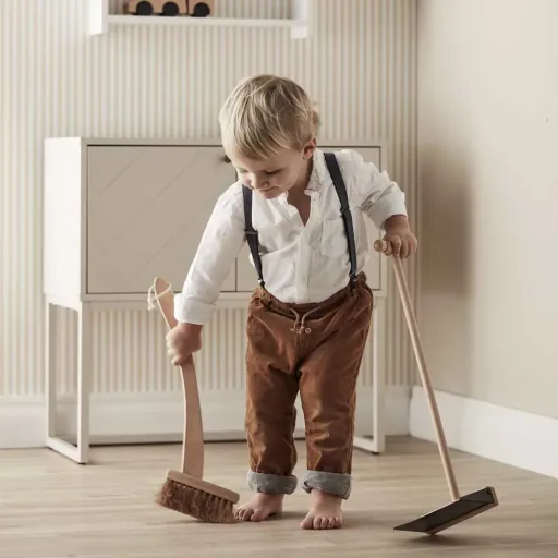 Kids Concept Spiel Kehrset aus Holz mit Zubehör