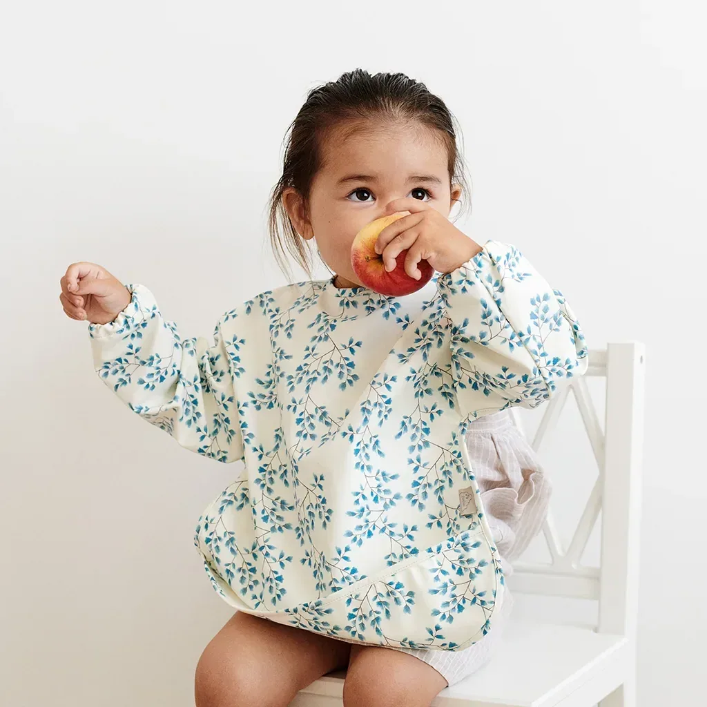 Cam Cam Lätzchen mit Ärmel - Alter: 1-3 Jahre, 37x79 cm, Farbe: Windblumen-Creme