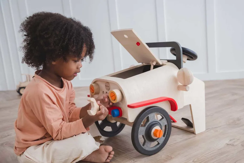 Plan Toys Spielzeug Automechaniker/Fahrsimulator Holz