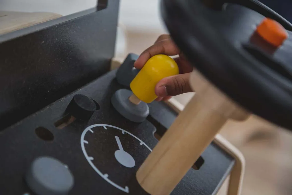Plan Toys Spielzeug Automechaniker/Fahrsimulator Holz