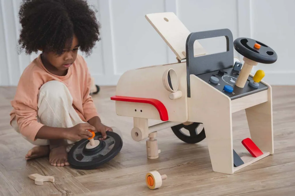 Plan Toys Spielzeug Automechaniker/Fahrsimulator Holz