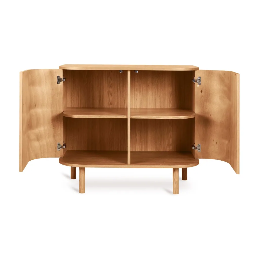 Quax Yume Kommode mit Eschenholzbeinen und MDF-Türen, Schiebesystem und Soft-Close-Funktion, Farbe: Naturasche