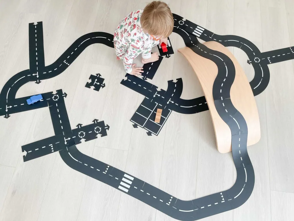 Waytoplay Spielzeug Rennstrecke + 2 Auto, Geschenkset